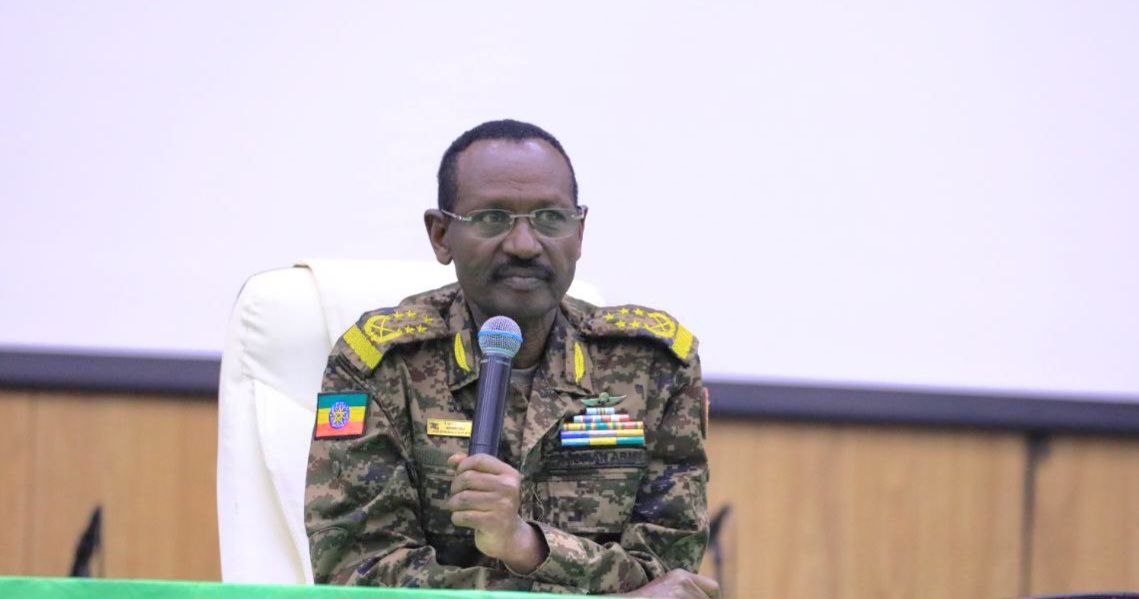 Read more about the article ሠራዊቱ ከየትኛውም አቅጣጫ ሊቃጣ የሚችል ማንኛውንም ጥቃት ለመከላከል ዝግጁ ነው።   ክቡር ፊልድ ማርሻል ብርሃኑ ጁላ