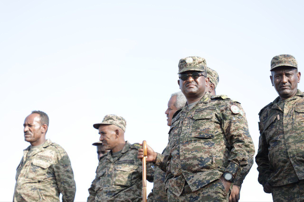 Read more about the article ዕዙ ማንኛውንም ተልዕኮ መፈፀም በሚያስችለው የዝግጁነት ደረጃ ላይ ይገኛል።     ሌተናል ጄኔራል ብርሃኑ በቀለ