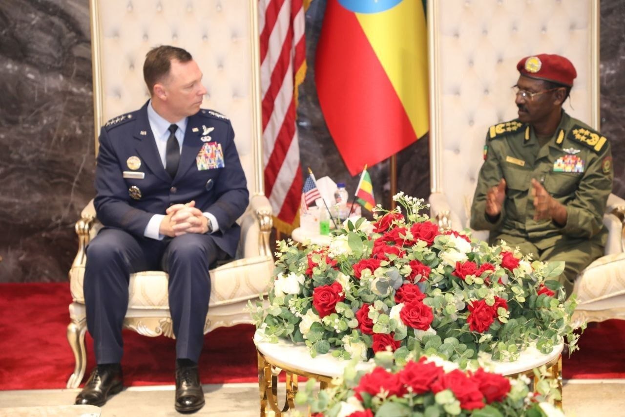 Read more about the article ጦር ኃይሎች ጠቅላይ ኤታማዦር ሹም ፊልድ ማርሻል ብርሃኑ ጁላ በጄኔራል ዳግቪን አንደርሰን የተመራውን የአፍሪኮም ልዑክ በቢሯቸው ተቀብለው ተወያዩ።